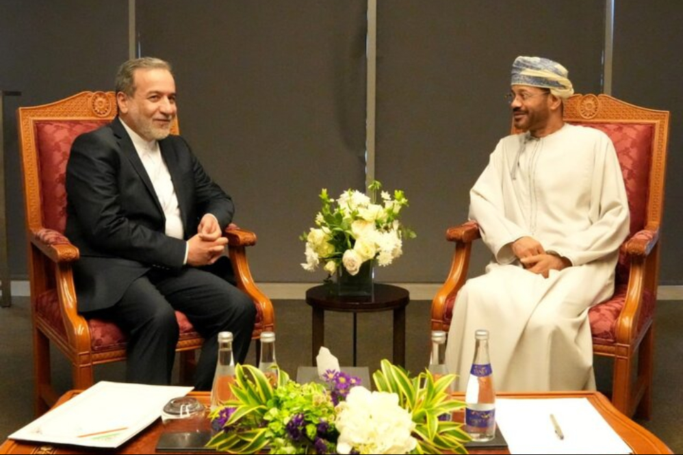Аракчи и министр иностранных дел Омана встретились перед четвертым раундом переговоров