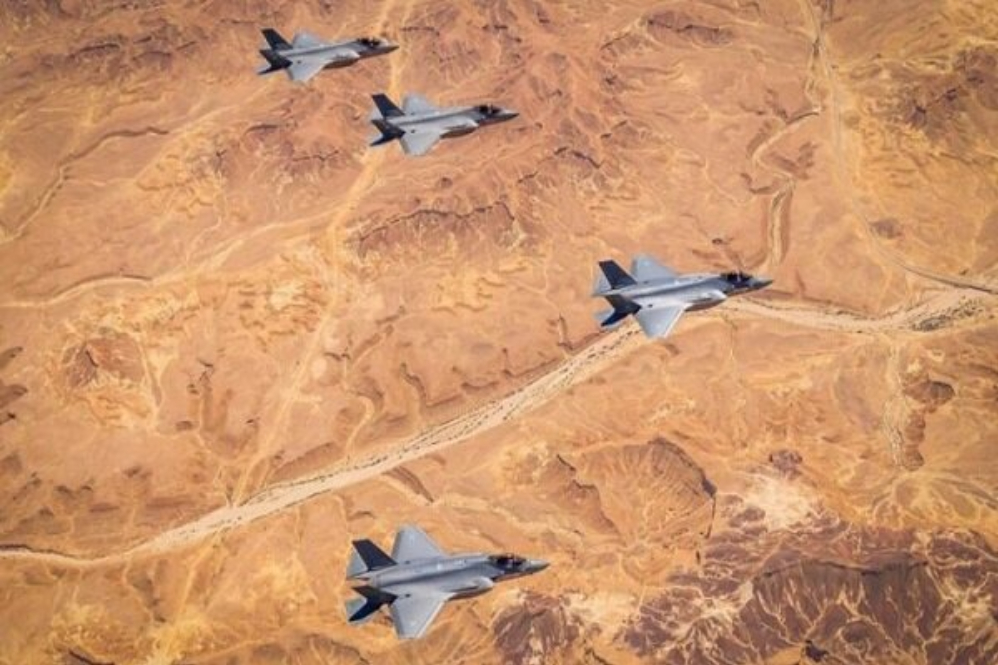 اسکورت هواپیمای ترامپ توسط جنگنده‌های سعودی قبل از فرود در ریاض + فیلم