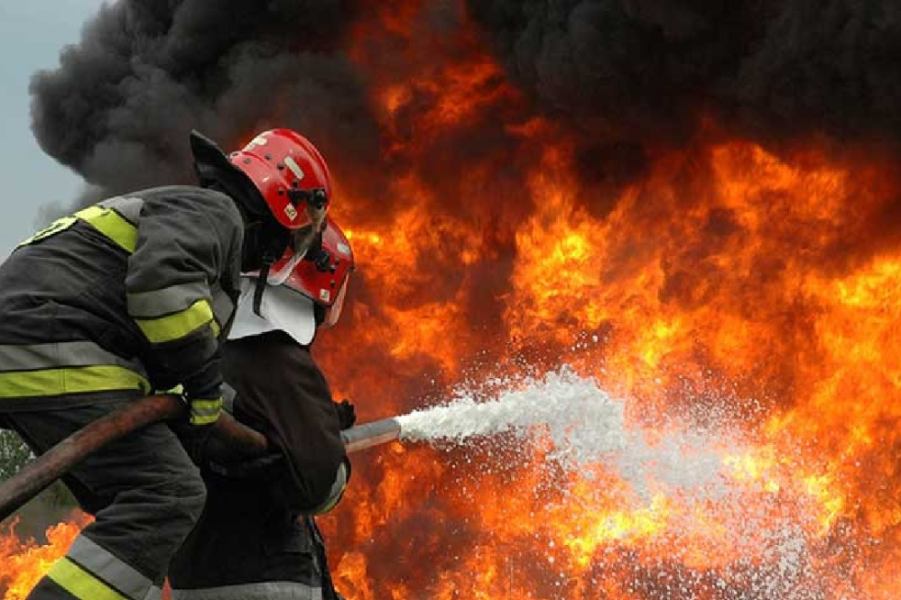 آتش در انبار اموال تملیکی خرم‌آباد؛ فاجعه‌ای که مهار شد + فیلم