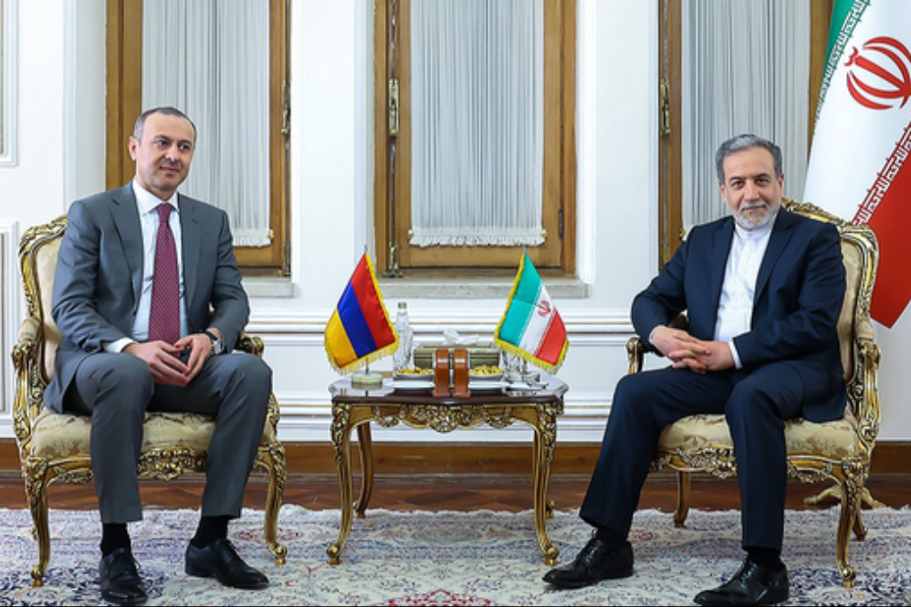 Секретарь Совета национальной безопасности Армении встретился с Аракчи