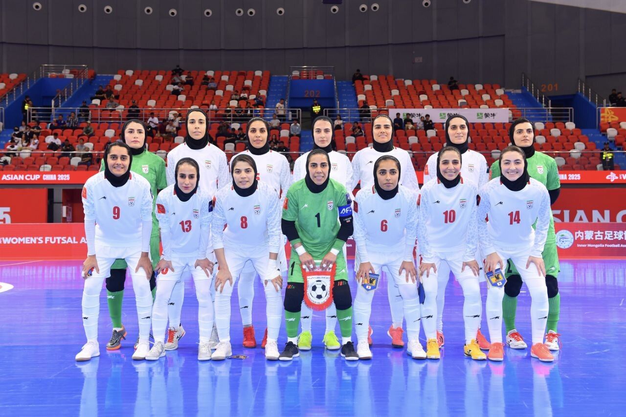 پیام افتخار؛ سخنگوی دولت در کنار قهرمانان فوتسال