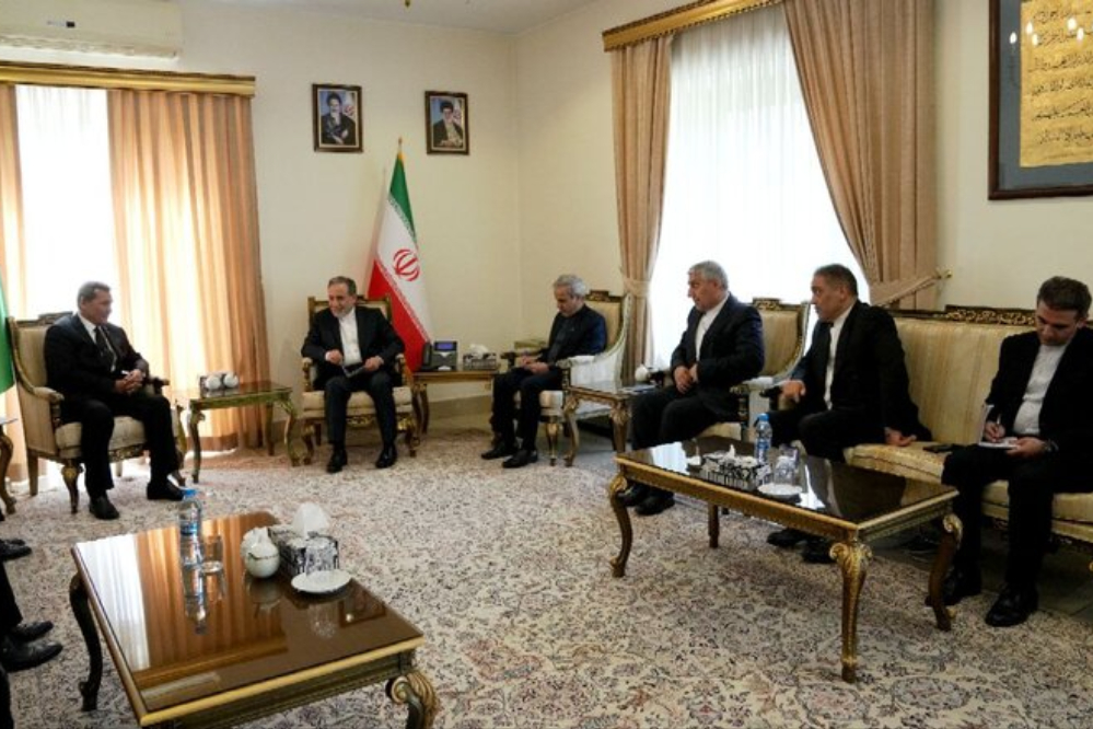 Министры иностранных дел Ирана и Туркменистана подчеркивают важность развития экономического сотрудничества