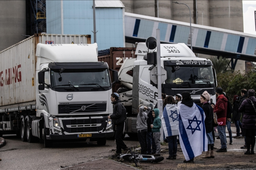 کمک یا کلک؟ روایت مقاومت از بازی دوگانه تل‌آویو