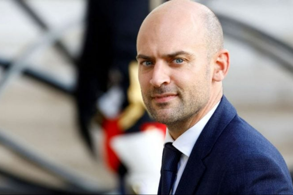 巴黎以伊朗的名义玩弄政治