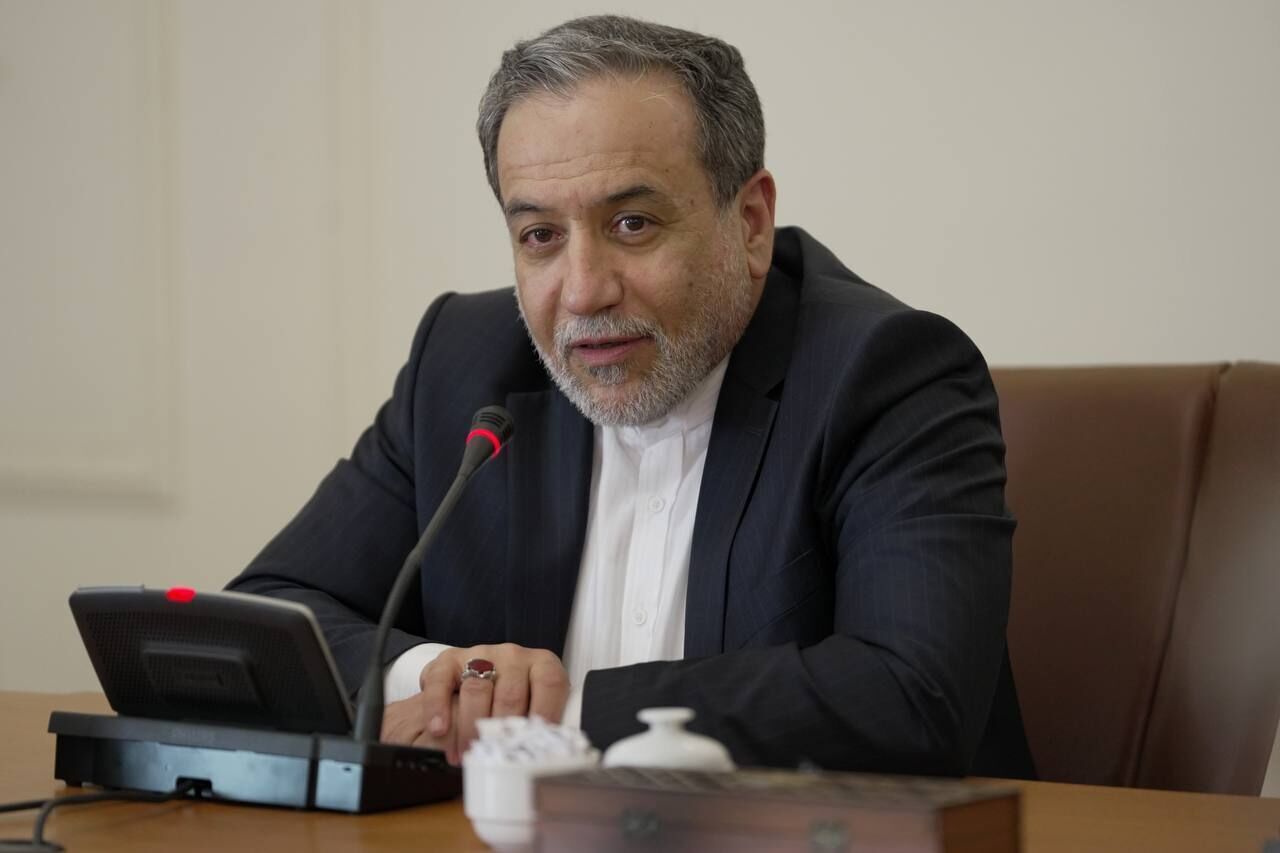 Araqchi reacts to Britain’s stance on zero enrichment in Iran