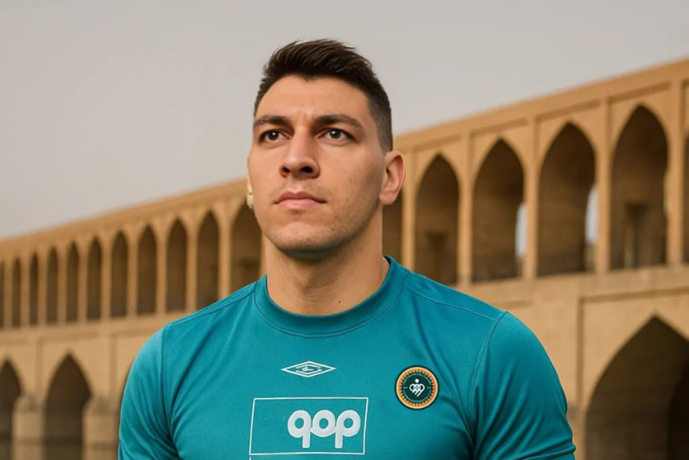 دروازه‌بان گل‌گهر دروازه سپاهان را می‌بندد