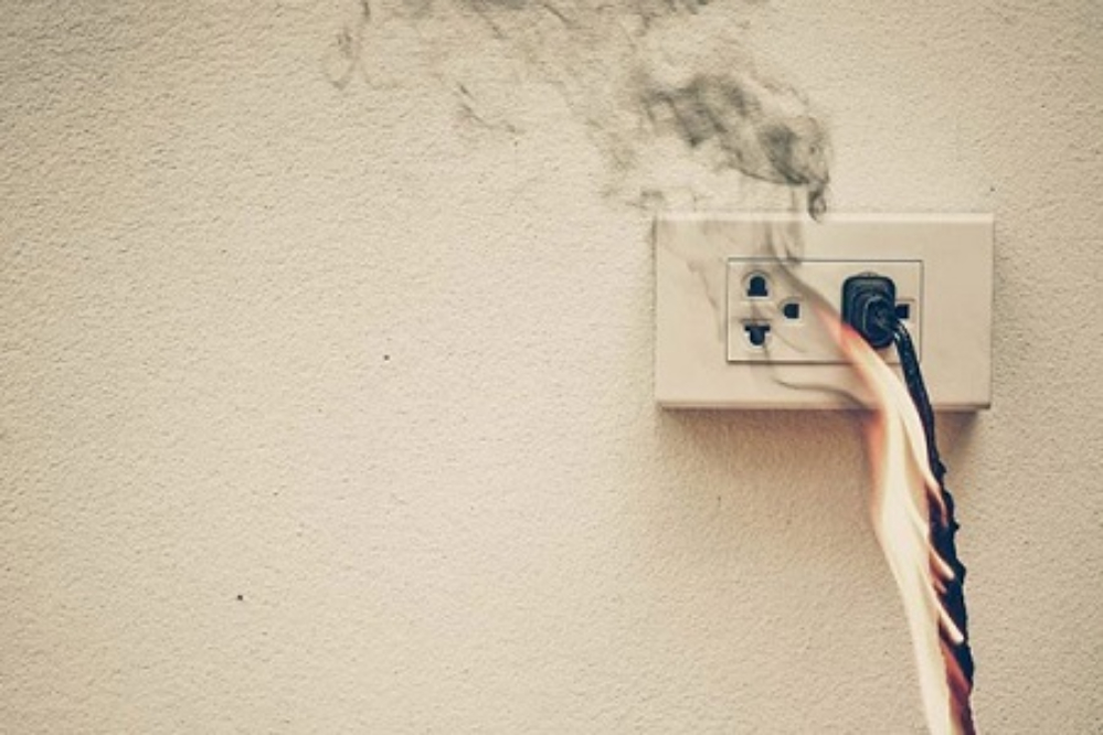 وسایل خانه با قطع برق می‌سوزد، وزیر نیرو پاسخگو می‌شود؟