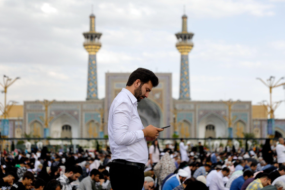 قرائت دعای عرفه در حرم‌ امام رضا(ع) +فیلم