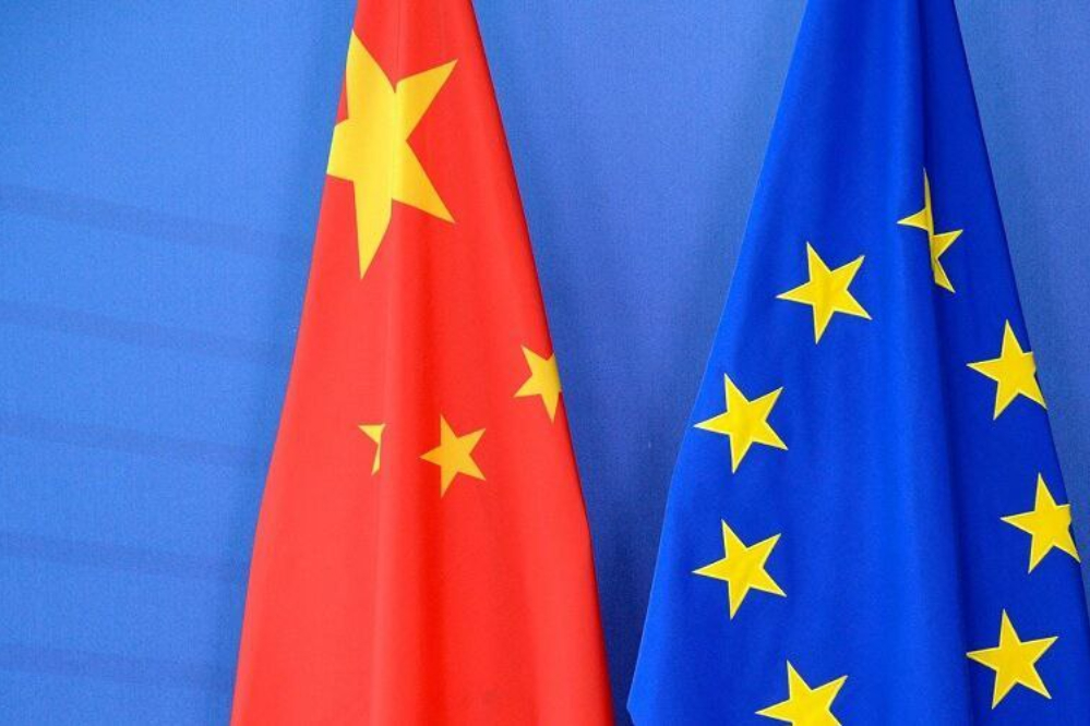 Усиление западных движений по сдерживанию Китая и восточноазиатского кризиса