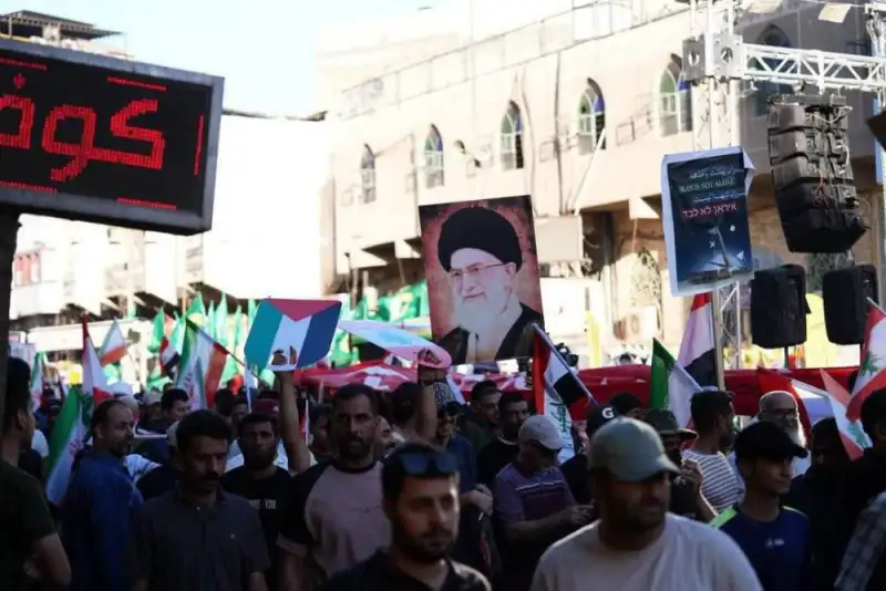 حمایت مردم کاظمینِ عراق از ایران +عکس