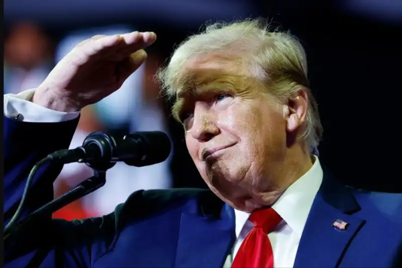 ترامپ پیامک‌های دبیرکل ناتو را افشا کرد!