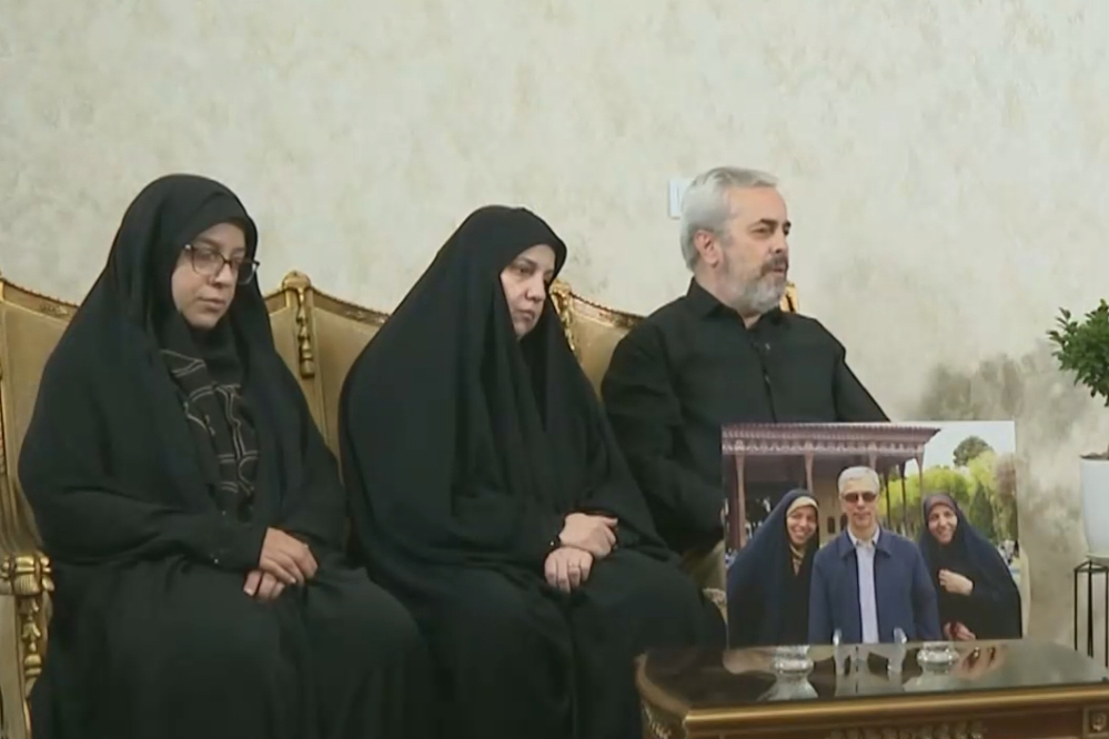 برنامه «بدون تعارف»، با خانواده شهید حسن باقری/ قهرمانی از دفاع مقدس تاکنون+فیلم