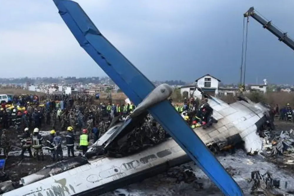 فاجعه هوایی در بنگلادش؛ جنگنده آموزشی 19 قربانی گرفت + فیلم