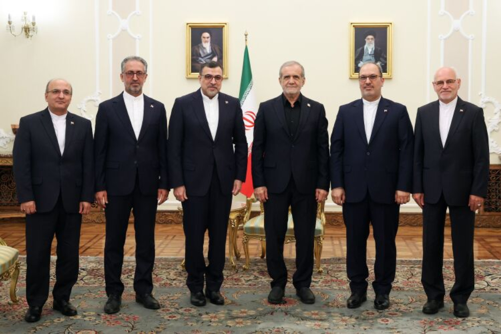 佩泽什基安强调促进基于共同利益与其他国家互动