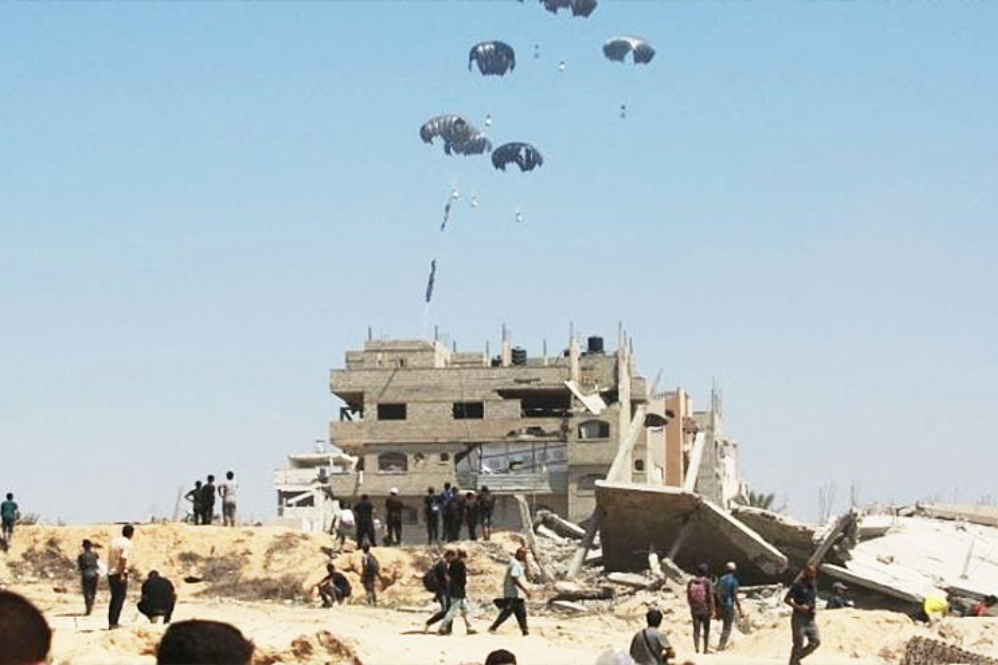 הצנחת סיוע מהאוויר לעזה היא טיפה בים לעומת היקף הצרכים.