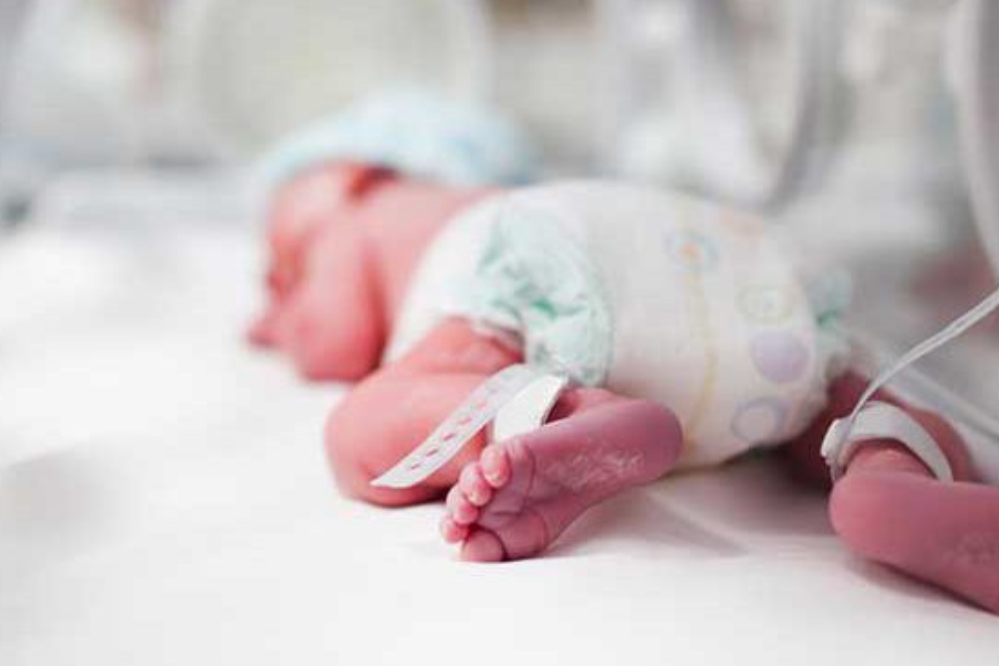 ممنوعیت نام کوروش شایعه است و مادر می‌تواند برای فرزندش شناسنامه بگیرد