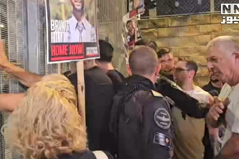 עימותים בין משפחות ישראליות למשטרה מול בניין משרד המלחמה