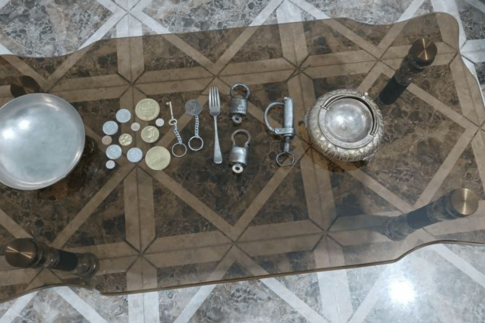 کشف 20 شی باستانی در دورود