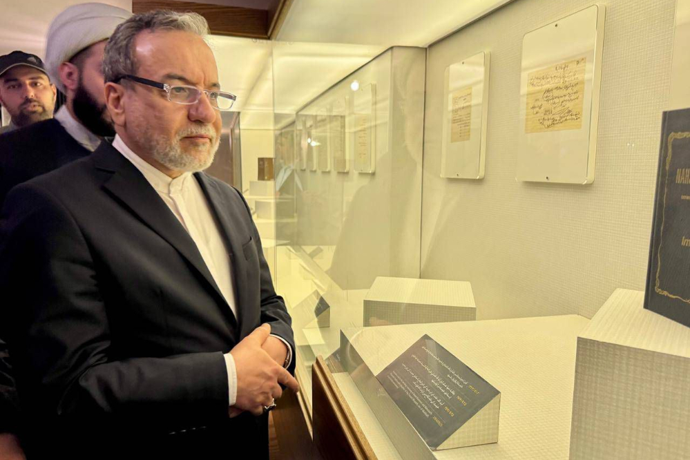 بازدید وزیر امور خارجه از منزل رهبر معظم انقلاب در مشهد