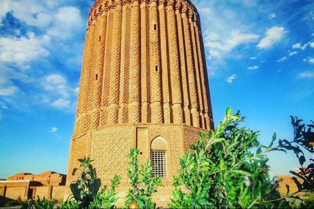 介绍伊朗城市的旅游景点