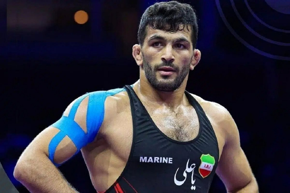 حسن یزدانی با پیراهن استقلال روی تشک می‌رود!