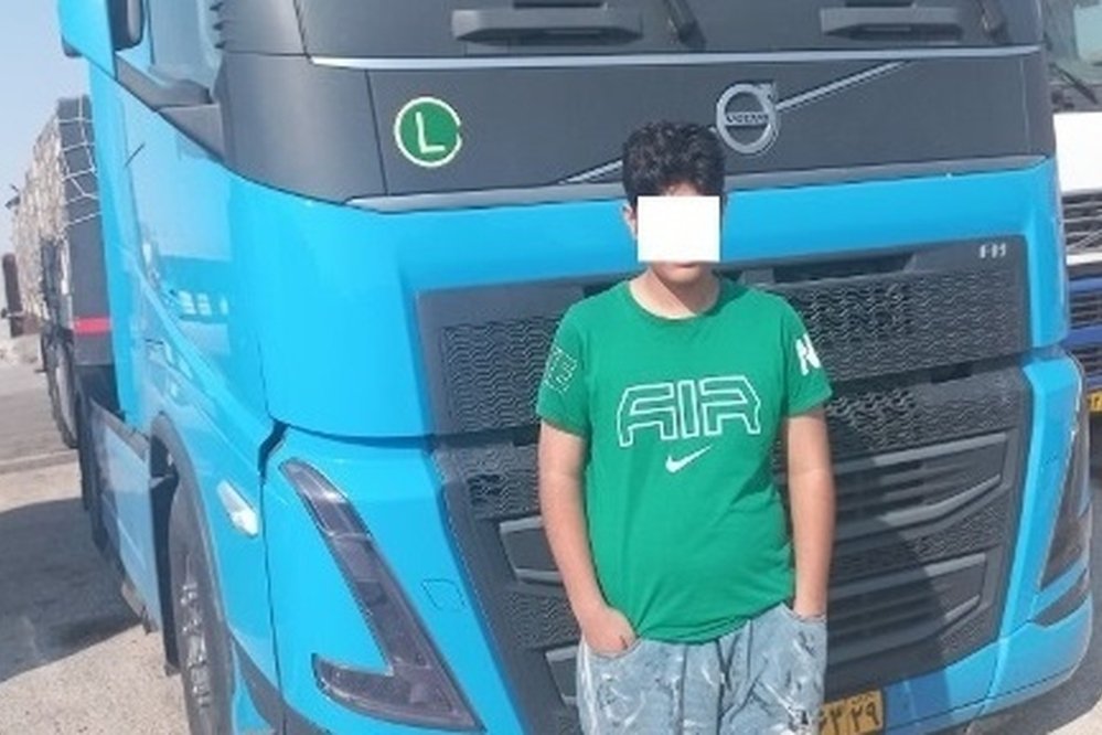 توقیف کامیون کشنده تریلی با راننده 14 ساله در هرمزگان