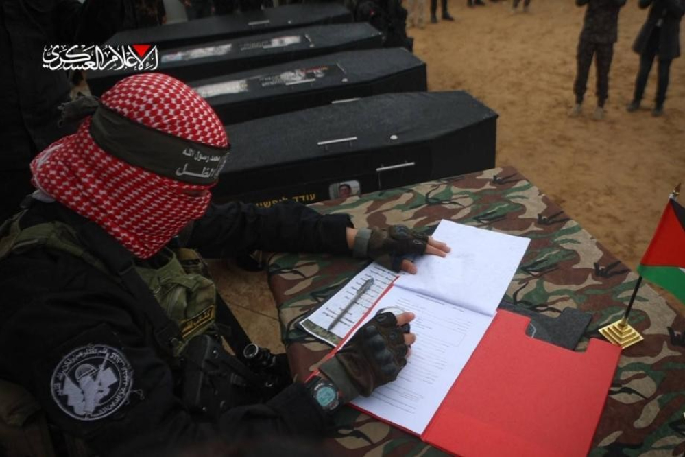 القسام جسد اسیر صهیونیست دیگری را تحویل می‌دهد