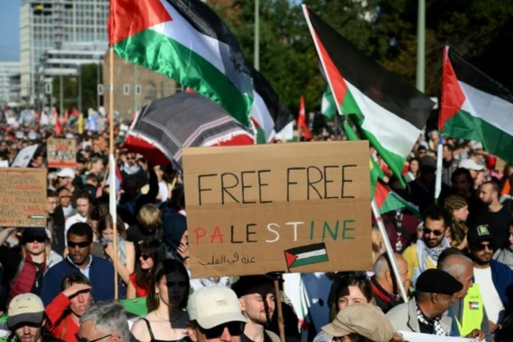 פעילים פרו-פלסטינים הסתערו על בניין הטלוויזיה ZDF בברלין