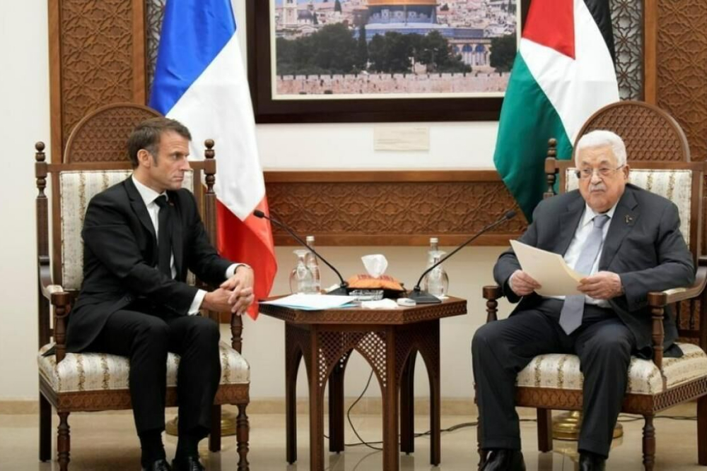 מקרון ואבו מאזן הכריזו על הקמת ועדה לניסוח חוקה למדינה הפלסטינית.
