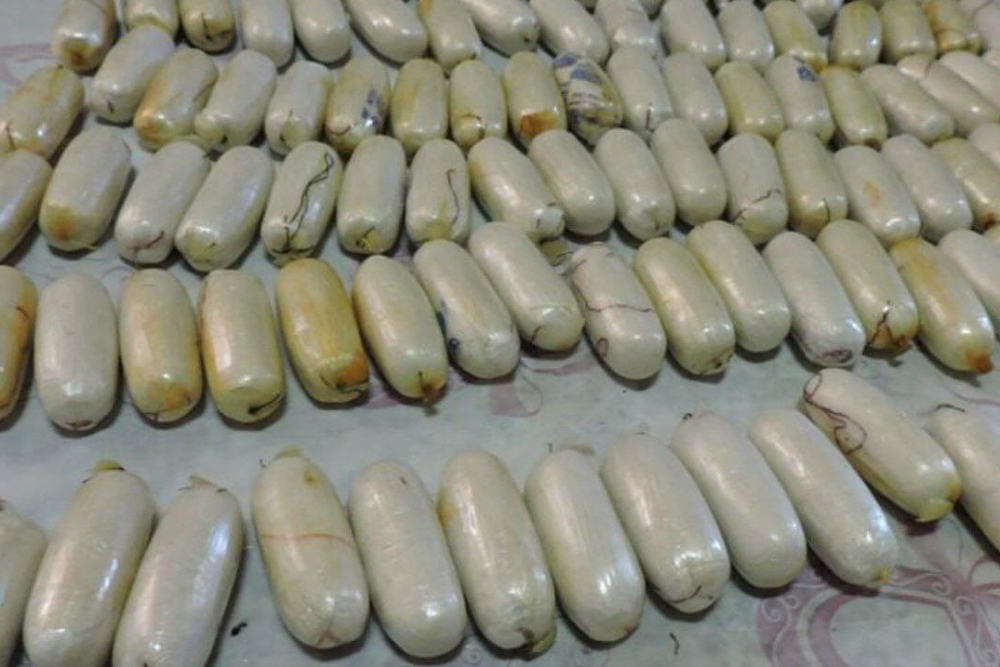 کشف 186 بسته هروئین  از معده 3 قاچاقچی در فارس