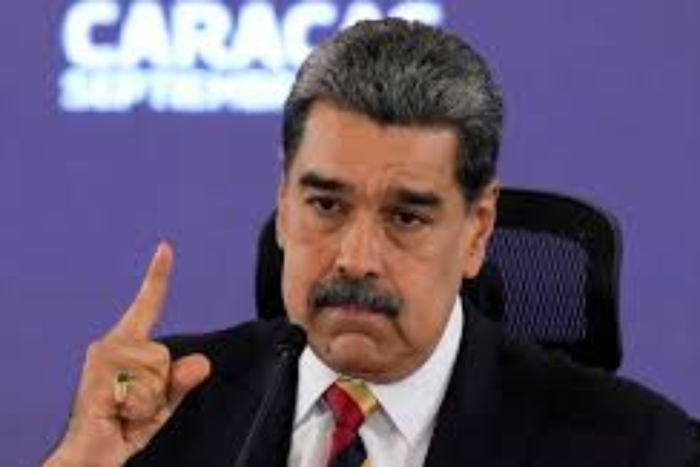 مادورو مدعی شد: آمریکا قصد بمباران ونزوئلا را دارد