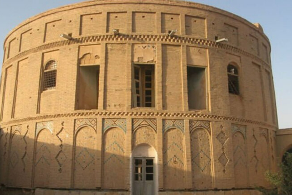 Знакомство с туристическими достопримечательностями иранских городов/ Тиран (128)