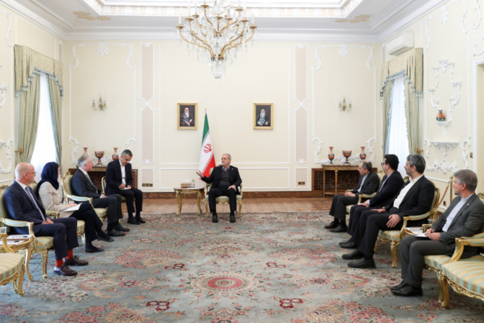 佩泽希基扬致信奥地利大使：展现伊朗的真实面貌