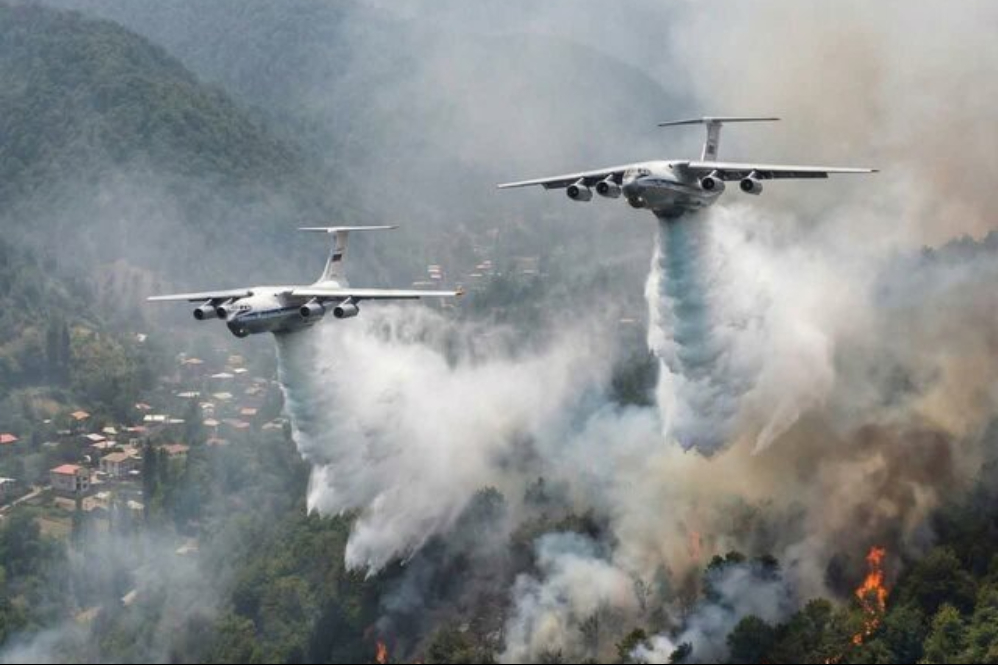 ورود هواپیماهای آب‌پاش ترکیه‌ به ایران/تصاویر  بدون دود منطقه بیانگر کنترل حریق در الیت