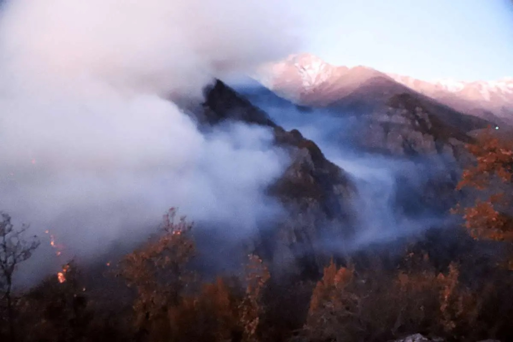 احتمال شعله‌ور شدن دوباره جنگل الیت وجود دارد