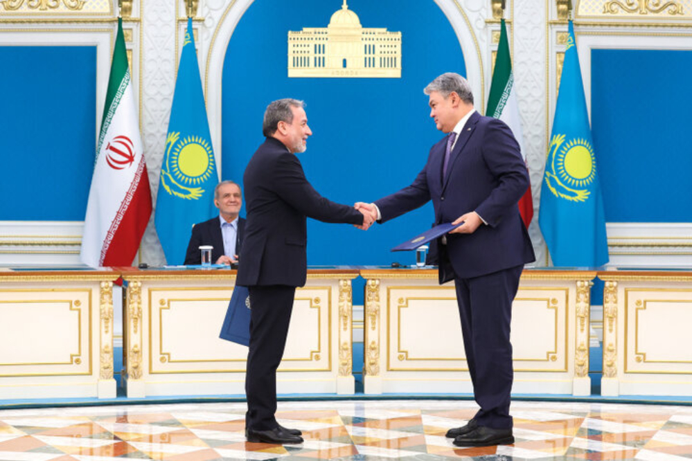 Между Ираном и Казахстаном подписано 14 двусторонних документов о сотрудничестве и меморандумов о взаимопонимании