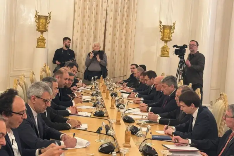 عراقچی و لاوروف دیدار کردند