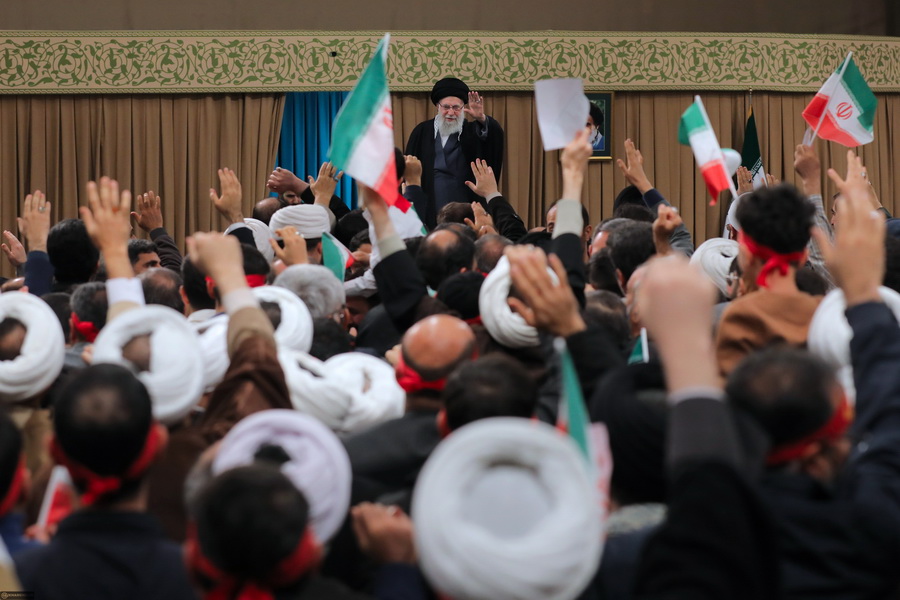 گزارش تصویری | دیدار هزاران نفر از مردم قم با رهبر انقلاب