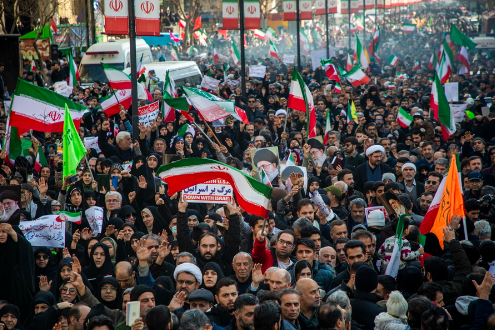 Иранские чиновники приняли участие в национальной акции солидарности