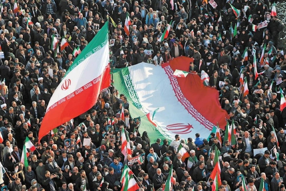 Фотоотчет/ Похороны мучеников беспорядков в Тегеране