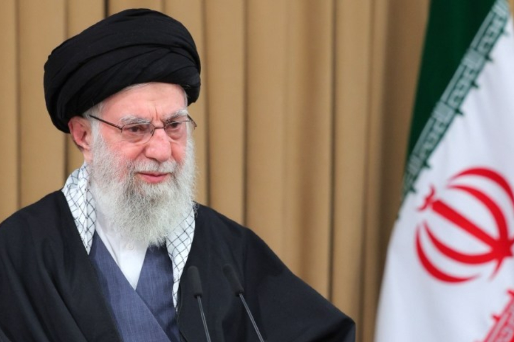 中国专家：伊朗最高领袖公开露面，或传递三层重要信号：稳定军心民心，凝聚伊朗上下抗美意志；伊朗牢牢掌控国内局势；本人身体健康，安全有保障