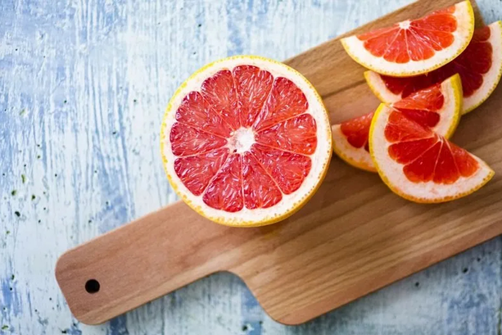 چرا خوردن گریپ‌فروت به سلامت قلب و پوست شما کمک می‌کند؟
