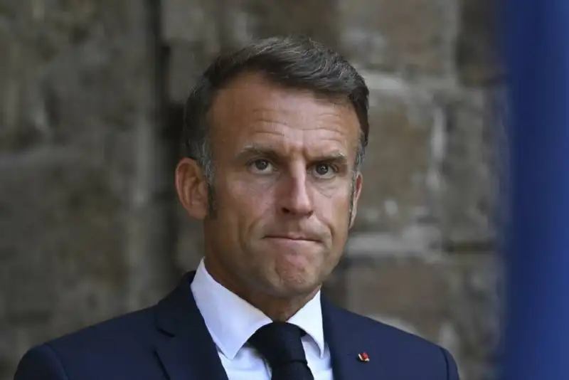 ماکرون: ما بیش از حد خجالتی هستیم!