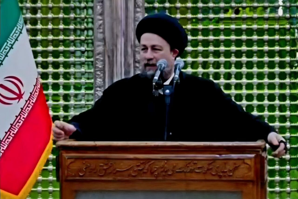 سید حسن خمینی: دشمنان از هر سو آمده‌اند، اگر با هم باشیم بسیار قوی هستیم