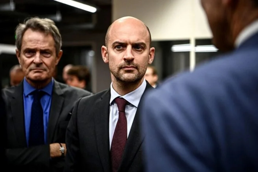 Париж - спаситель или часть проблемы?