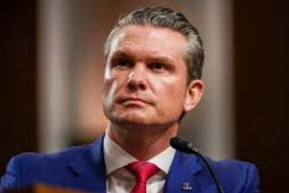 وزیر جنگ آمریکا: ترامپ به دنبال راه‌حل از طریق مذاکره با ایران است