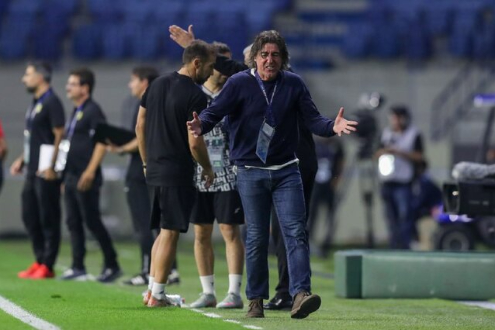 تاجرنیا: از ساپینتو و کادر فنی استقلال حمایت می‌کنیم