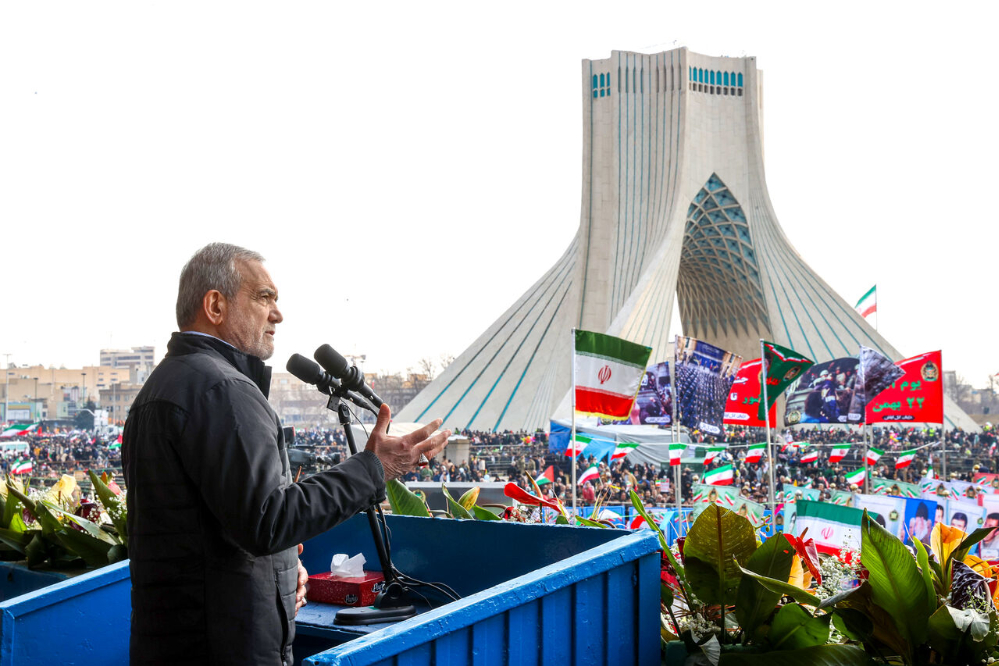 伊朗总统在伊斯兰革命胜利47周年庆典活动：不寻求核武器并准备接受核查