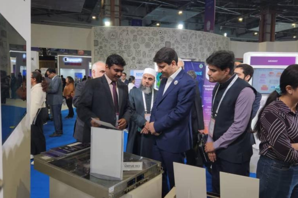 بازدید وزیر ارتباطات ایران از نمایشگاه هوش مصنوعی هند