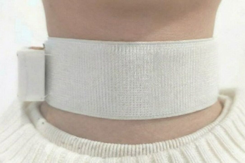 فناوری پوشیدنی برای تبدیل حرکات خاموش گلو به گفتار روان